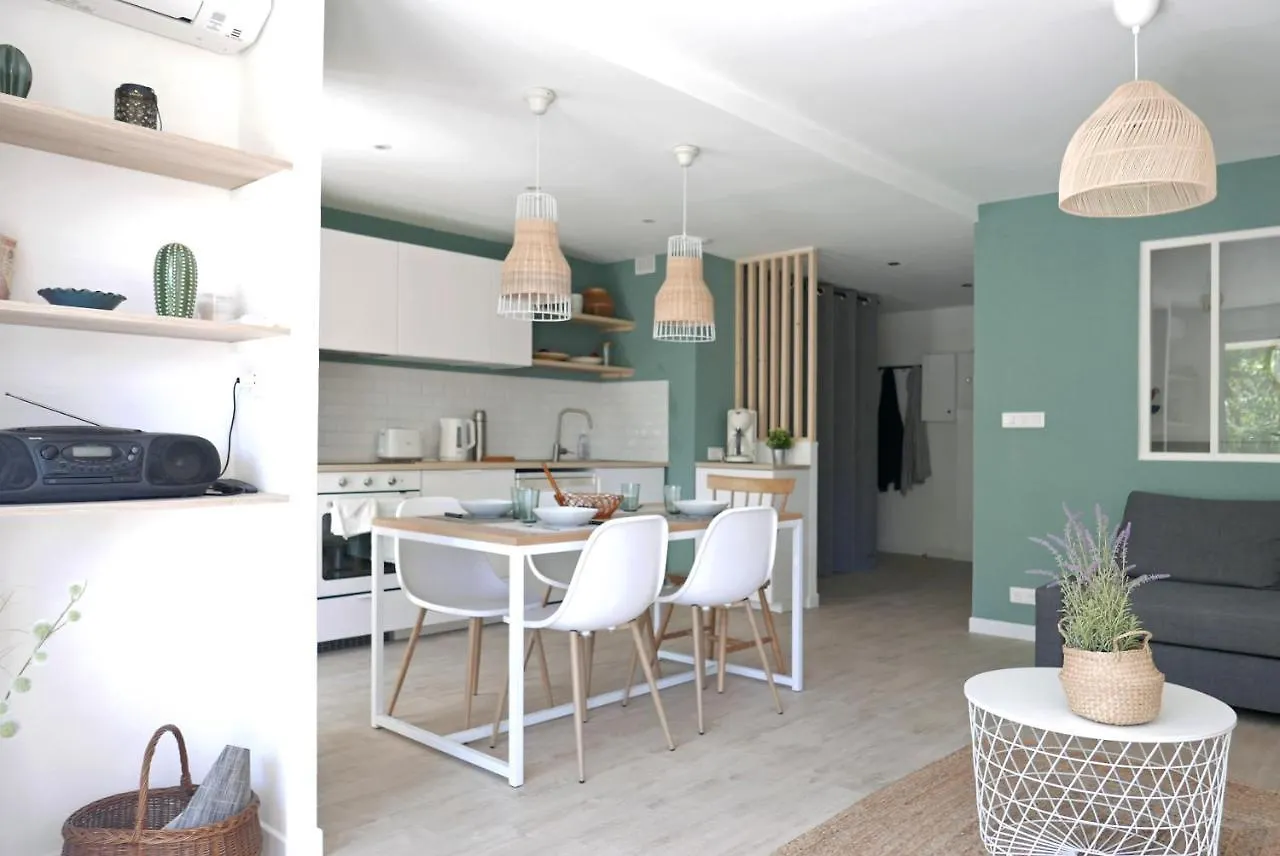 Apartment Bandol Azur - 2 Chambres, Balcon, Bord De Mer, Wifi, Climatise Et Parking Prive