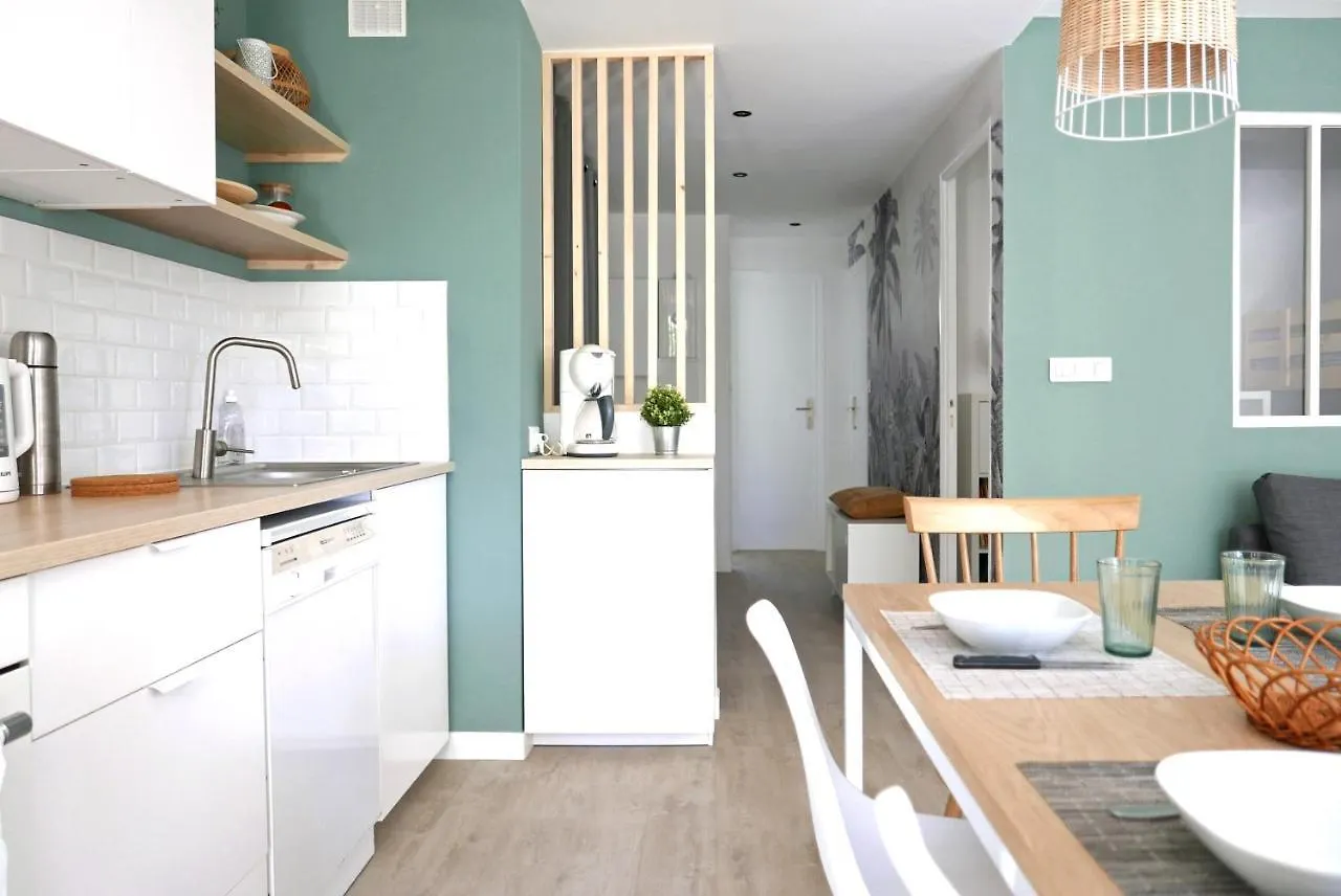 Bandol Azur - 2 Chambres, Balcon, Bord De Mer, Wifi, Climatise Et Parking Prive