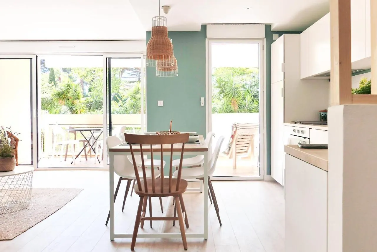 Bandol Azur - 2 Chambres, Balcon, Bord De Mer, Wifi, Climatise Et Parking Prive 0*,