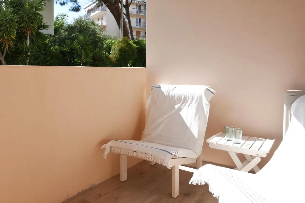 Bandol Azur - 2 Chambres, Balcon, Bord De Mer, Wifi, Climatise Et Parking Prive 0*,  France